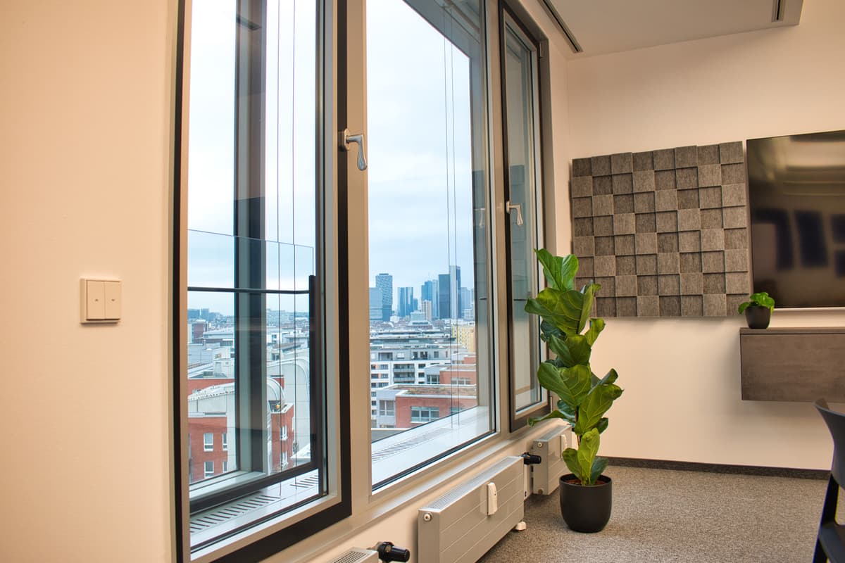 Lunch area at Cloudflight office with view outside to the Frankfurt skyline